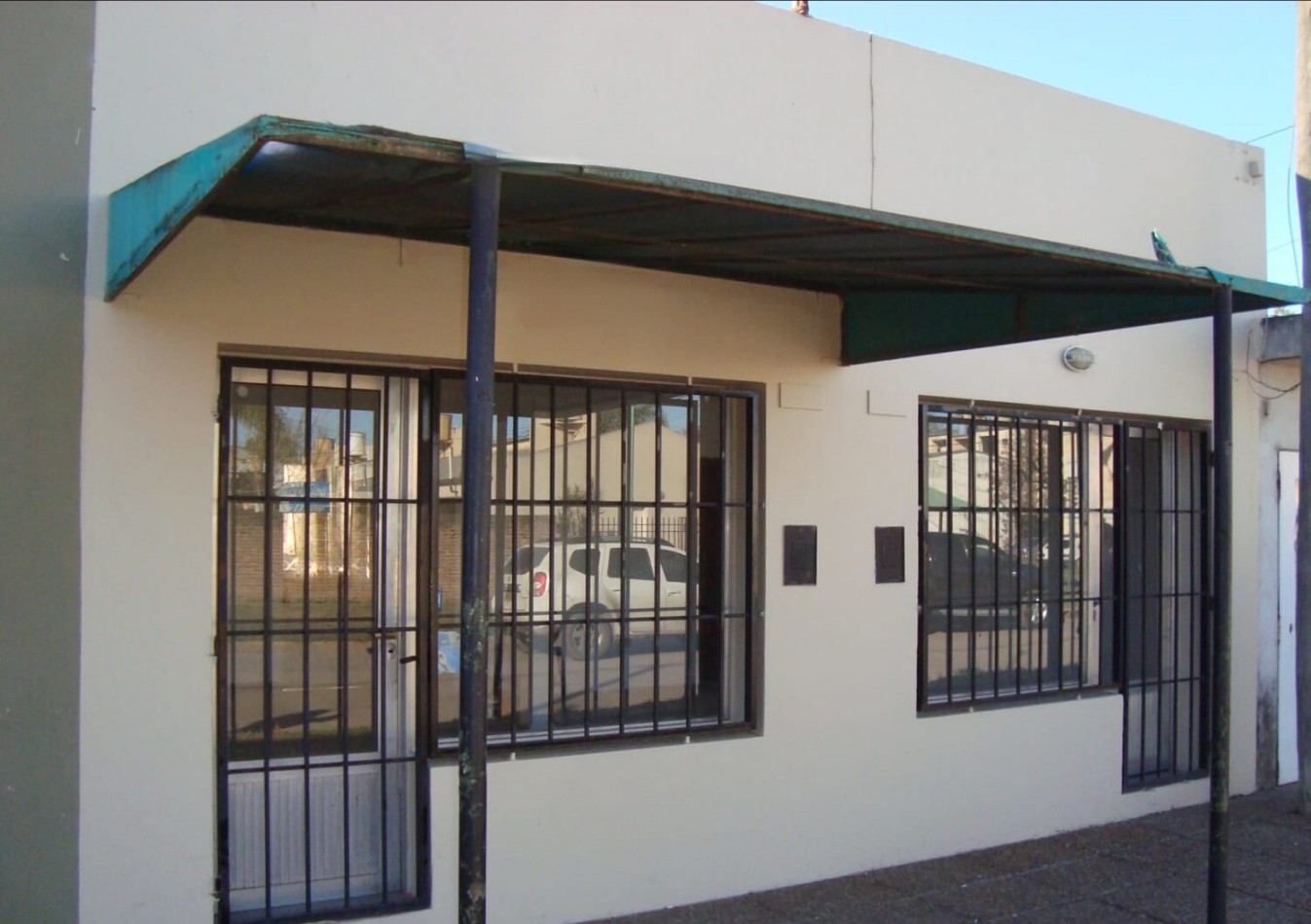 IDEAL INVERSIONISTA  2 LOCALES COMERCIALES 