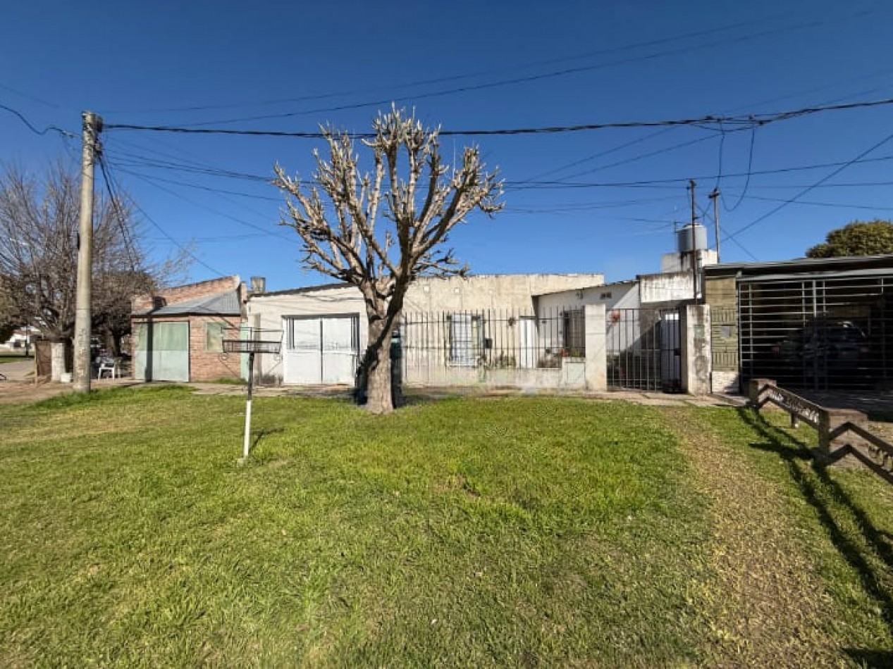 CASA + DPTO A MTS DE CALLE SARMIENTO