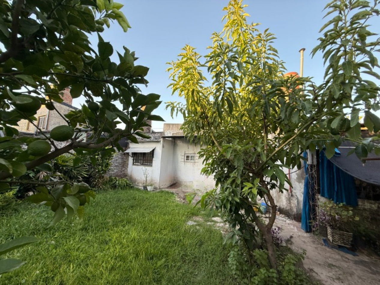 CASA CON AMPLIO TERRENO Y COCHERA DOBLE APTA A CREDITO HIPOTECARIO