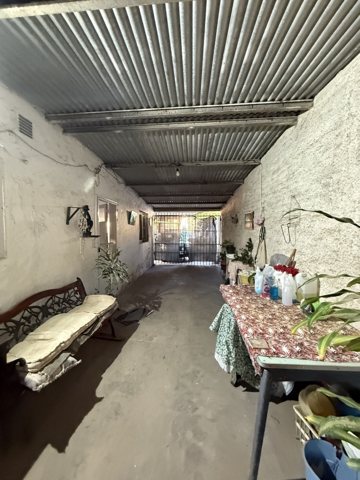CASA CON AMPLIO TERRENO Y COCHERA DOBLE APTA A CREDITO HIPOTECARIO