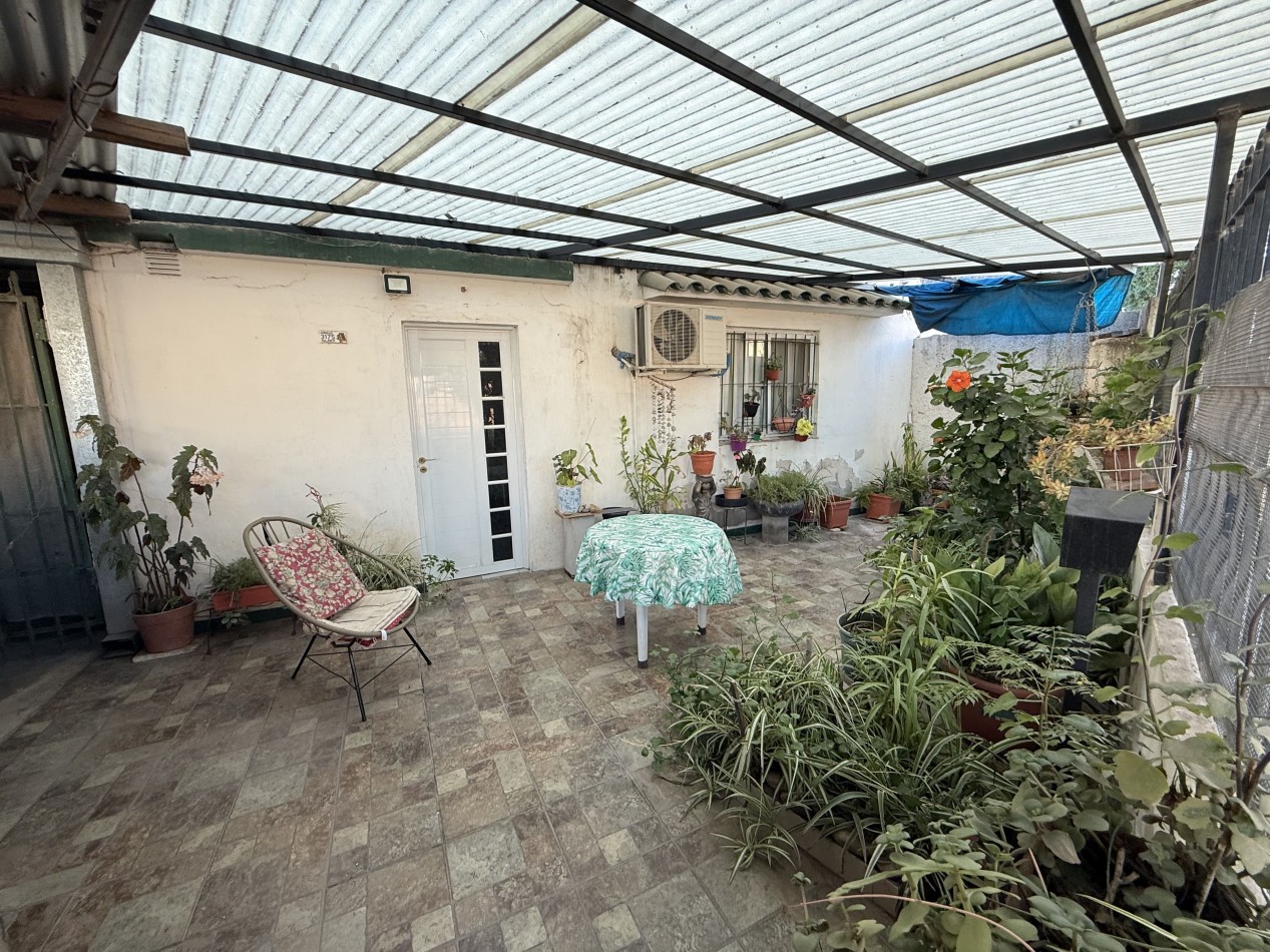 CASA CON AMPLIO TERRENO Y COCHERA DOBLE APTA A CREDITO HIPOTECARIO