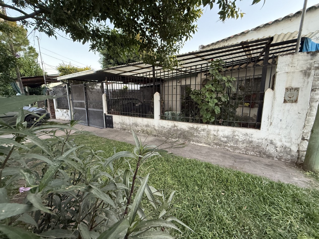 CASA CON AMPLIO TERRENO Y COCHERA DOBLE APTA A CREDITO HIPOTECARIO
