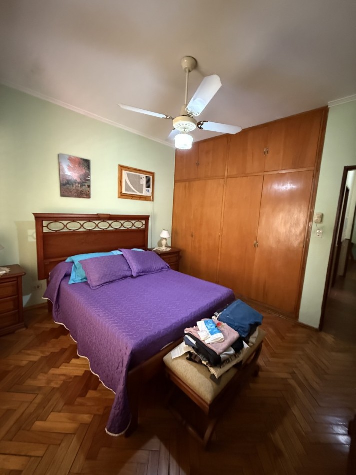 CASA CENTRICA CON PILETA, QUINCHO Y COCHERA 