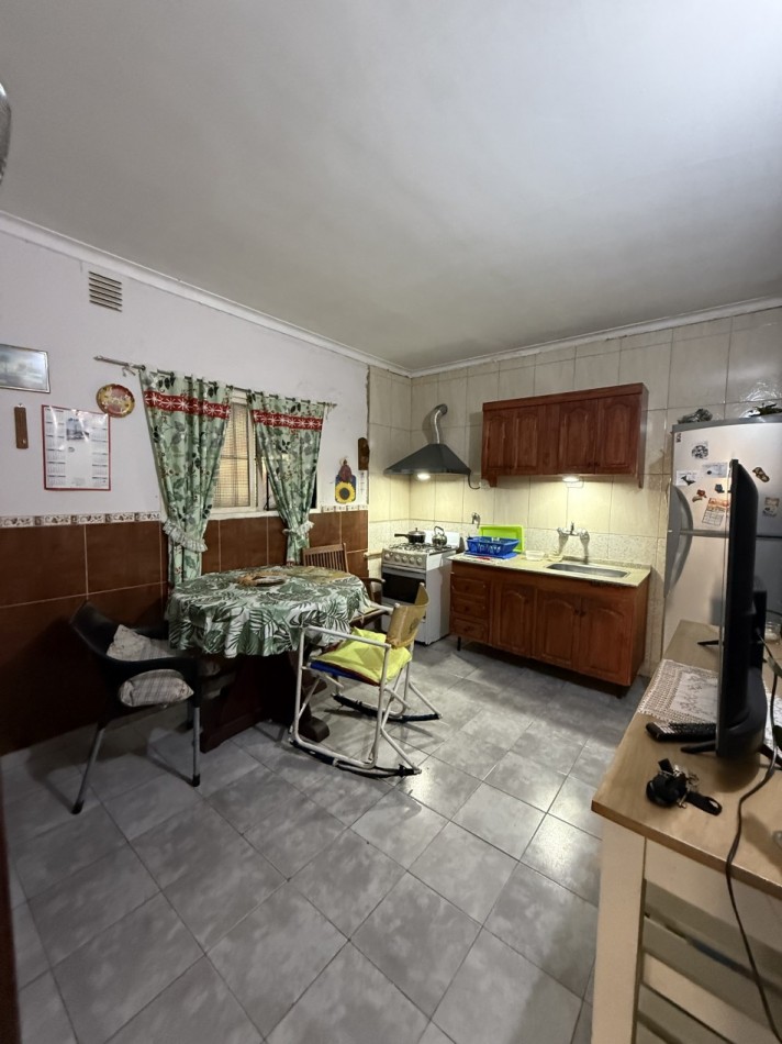 CASA CON AMPLIO TERRENO Y COCHERA DOBLE APTA A CREDITO HIPOTECARIO