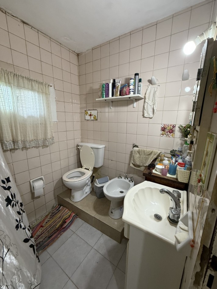 CASA CON AMPLIO TERRENO Y COCHERA DOBLE APTA A CREDITO HIPOTECARIO