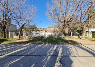 CASA A REFACCIONAR SOBRE TERRENO GRANDES DIMENSIONES 